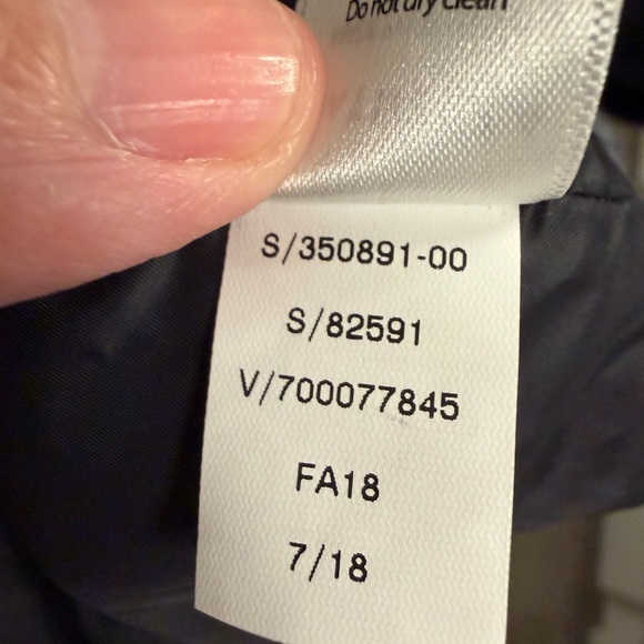 ATHLETA Black Puffer Tioga Cropped Vest Lined Full Zip Size M 350891 - Picture 2 of 10